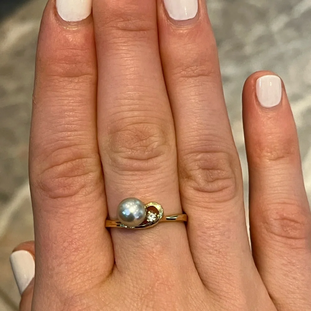 Vintage Elegant Gold Ring with Pearl and Diamond - Picture 4 of 6